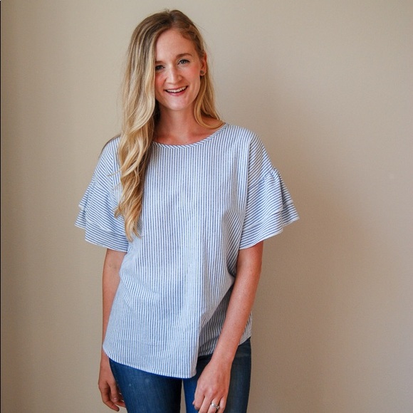 Chambray flutter sleeve top 💗 - Picture 2 of 2